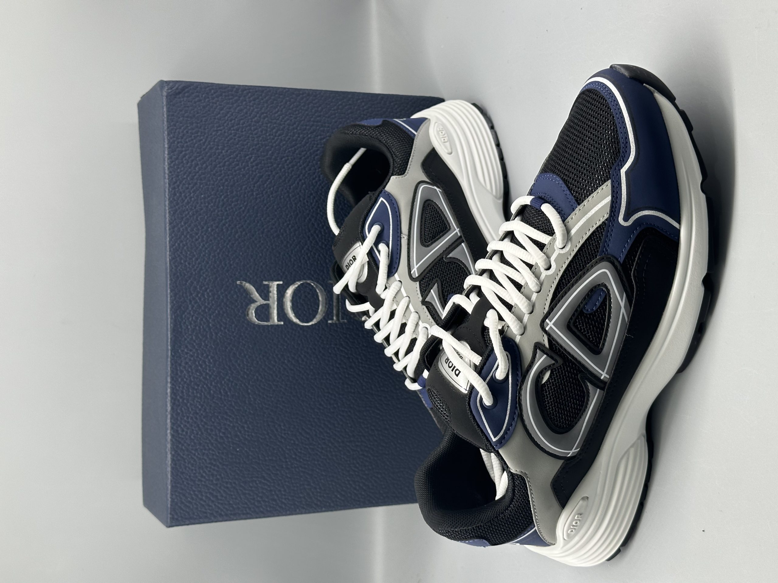 DR B30 SNEAKER